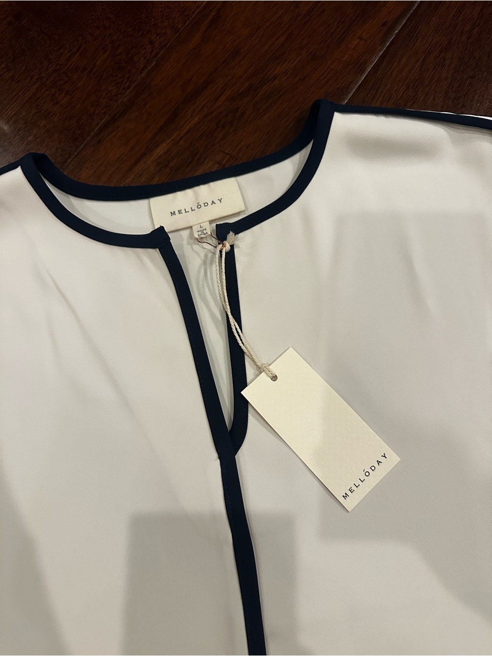 MELLODAY White Blouse with Navy Trim